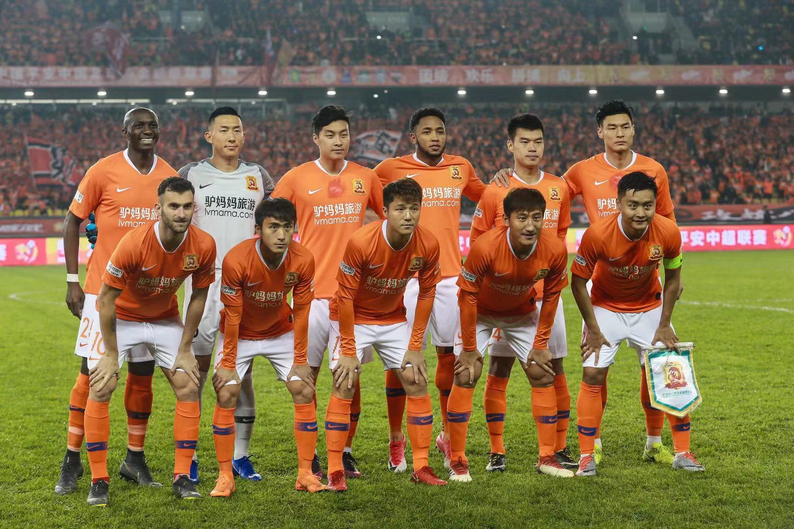 [中超]乃比江右侧送传中球 法比奥门前头球破门