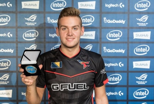 Burdol：春季赛感觉现在团队配合比之前进步很多，夏季赛更努力些