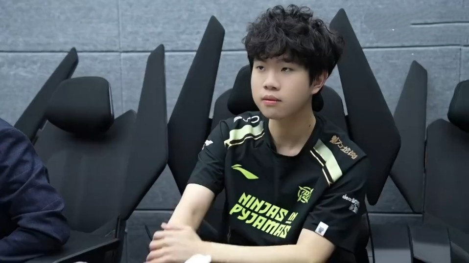 Rhilech 加入 NAVI，迎接 2026 赛季